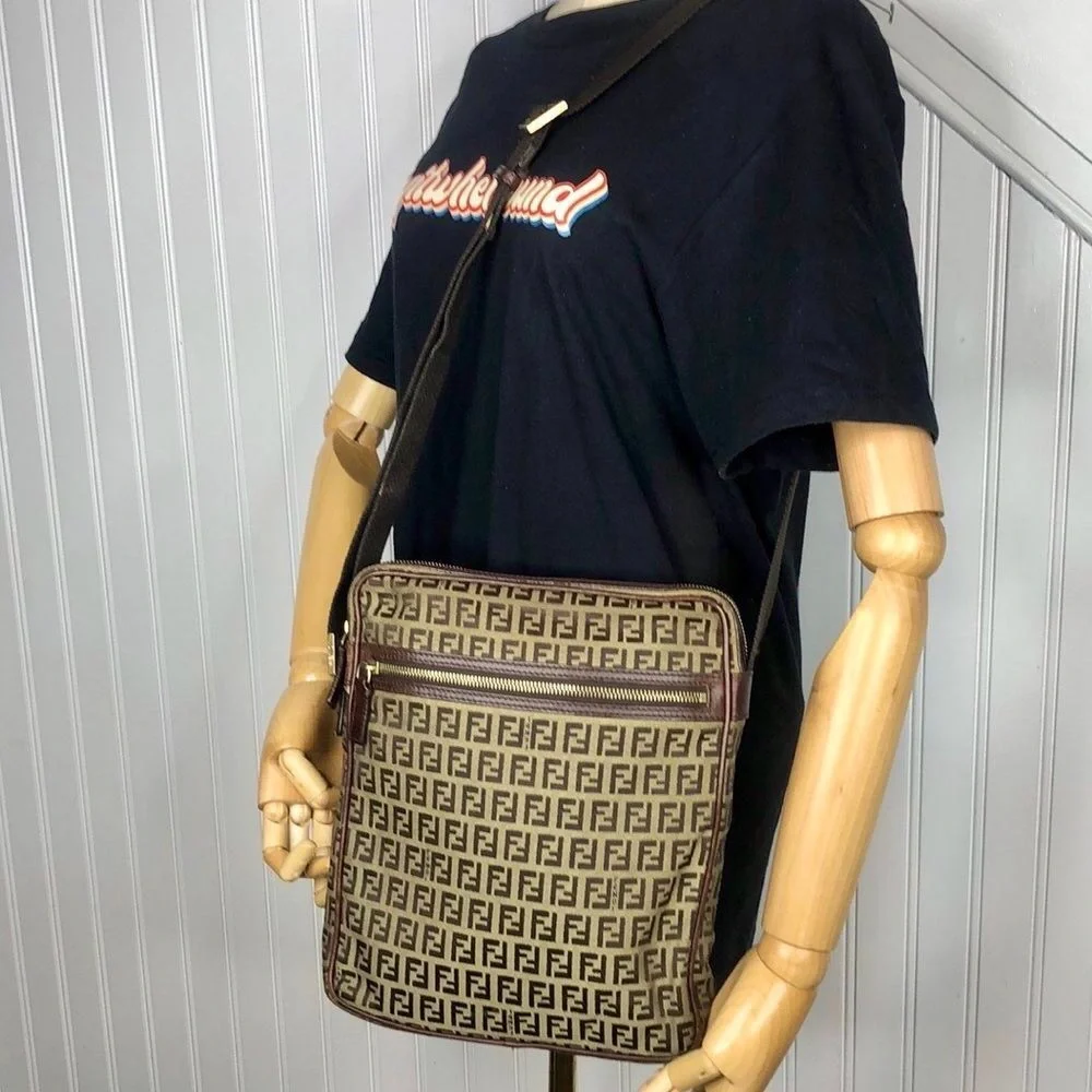 FENDI Zucca Canvas Leather Olive Green Brown Crossbody Messenger Shoulder Bag